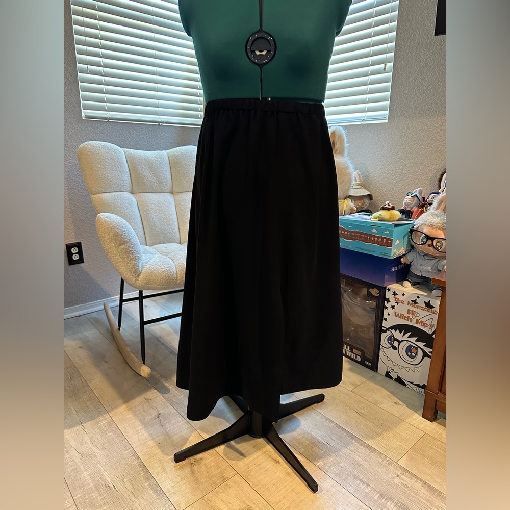Elegant Black Women's Skirt